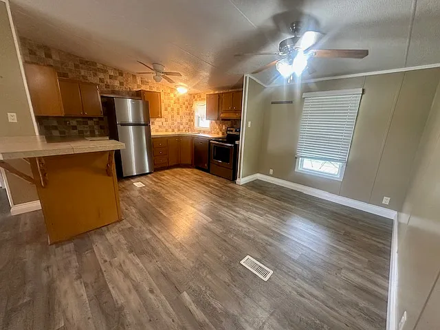 4 bed, 1500 sqft, $1,950 — Photo 2