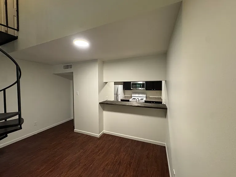 300 Lozes Ave #903 — Photo 2