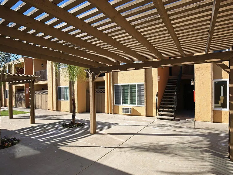 Spring Gardens Apartments — Photo 7