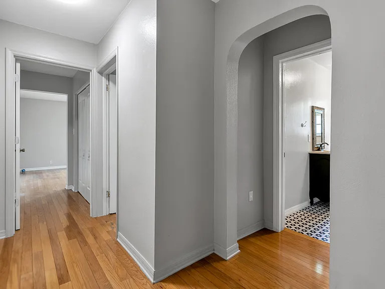 918 W Braddock St — Photo 26