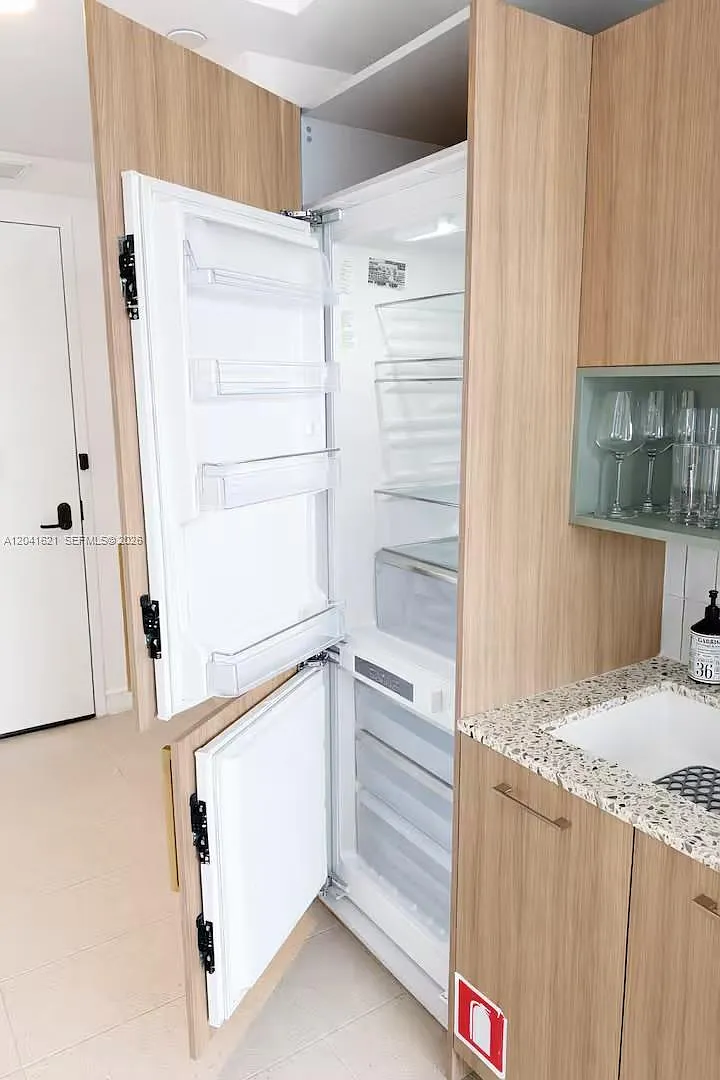 Studio, 1.0 bath, 374 sqft, $3,000 — Photo 4