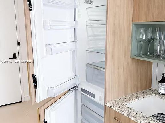 4th image of 159 NE 6th St #2606