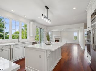 4 Beacon Hill Rd, Florham Park, NJ 07932