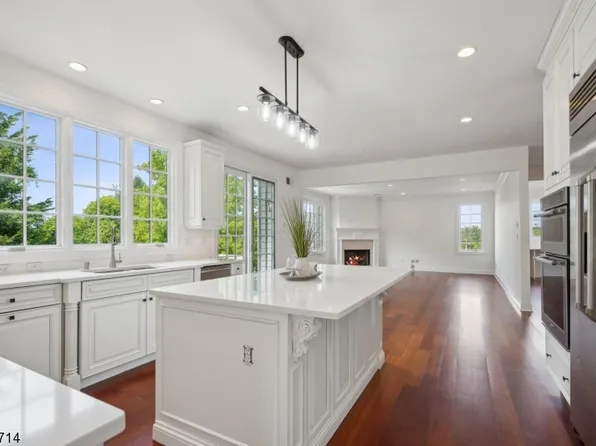 4 Beacon Hill Rd, Florham Park Boro, NJ 07932