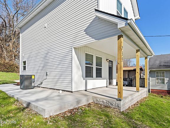 3rd image of 735 W Oak Hill Ave