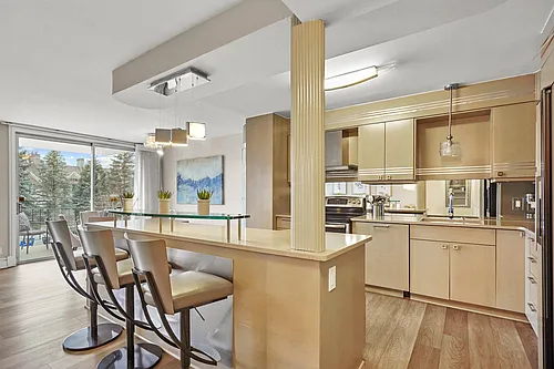 600 W Brown St #109 Photo 1