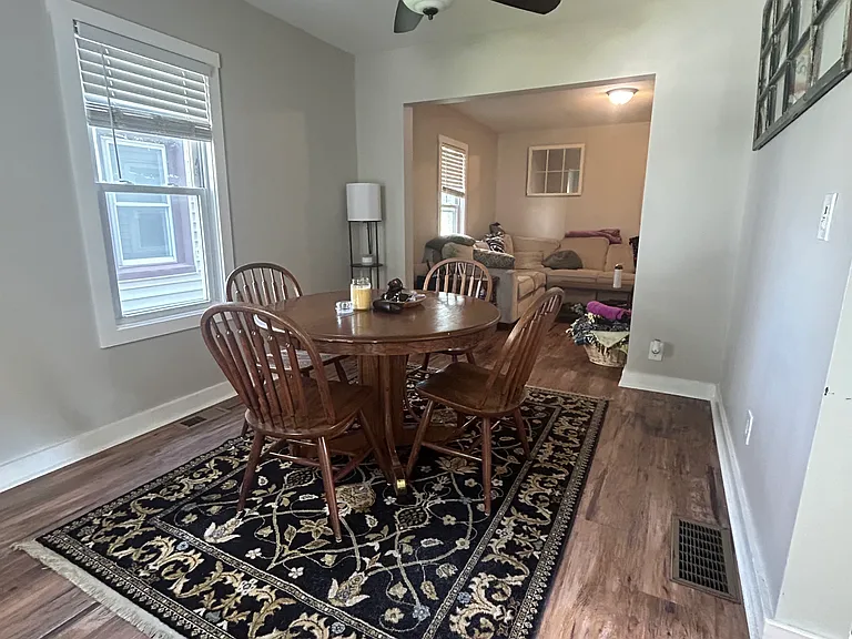 228 W Maple Ave E — Photo 6