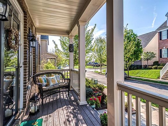 2nd image of 523 Paddington Ln