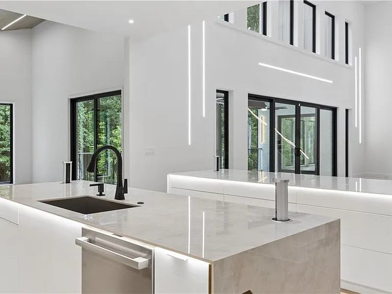 1000 Clementstone Northeast Dr — Photo 13