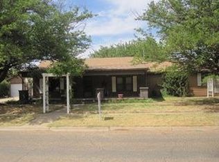 1828 S 2nd St, Tahoka, TX 79373