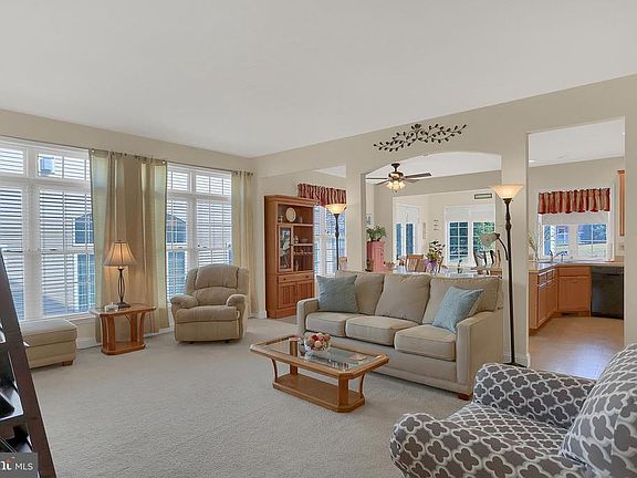 4th image of 303 Aletha Ln