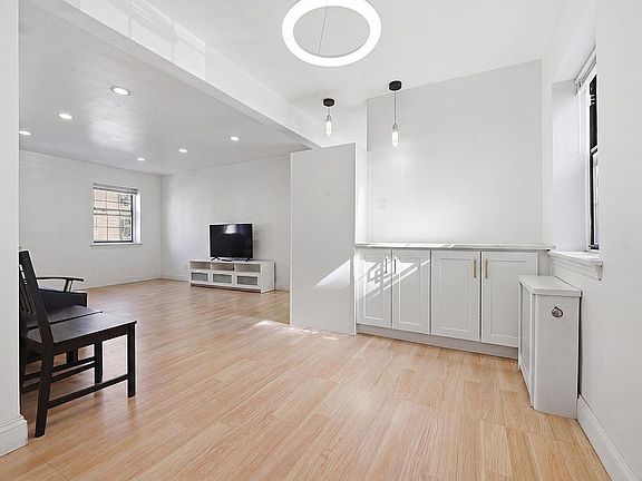 3rd image of 78-37 Main St APT 2D