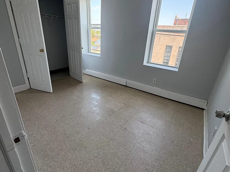 1057 E Main St — Photo 5
