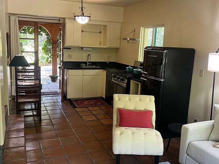 1827 Sycamore Canyon Rd — Photo 10