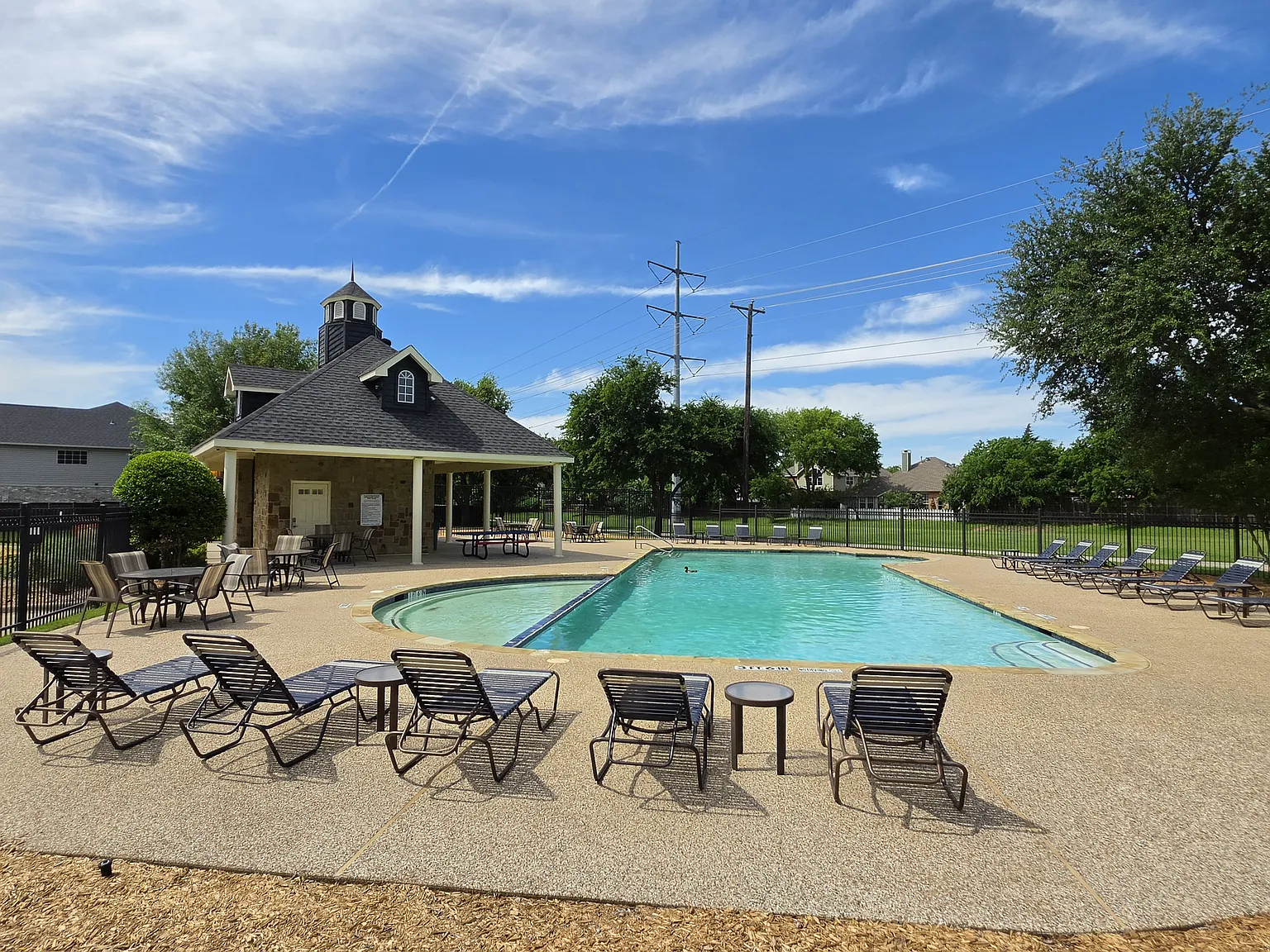 4 bed, 2.5 bath, 2806 sqft, $3,200 — Photo 4