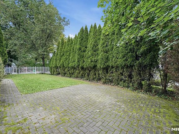 4th image of 125 Midwood Road