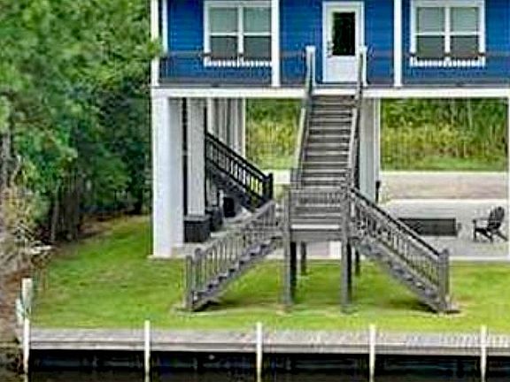 Front b4 screen porch & bar