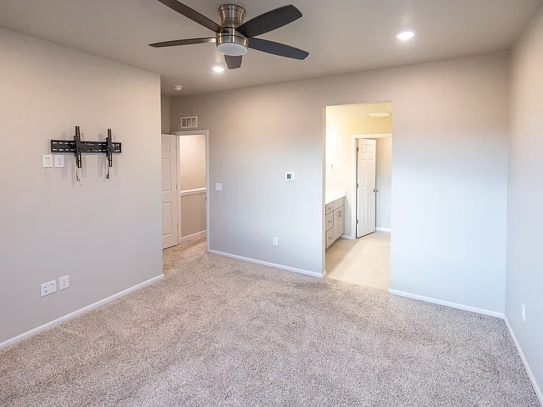 5677 Vivian St — Photo 27