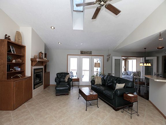 4th image of 17175 Walnut Ln