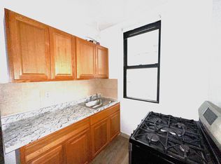 21-57 33rd St #1H, Astoria, NY 11105