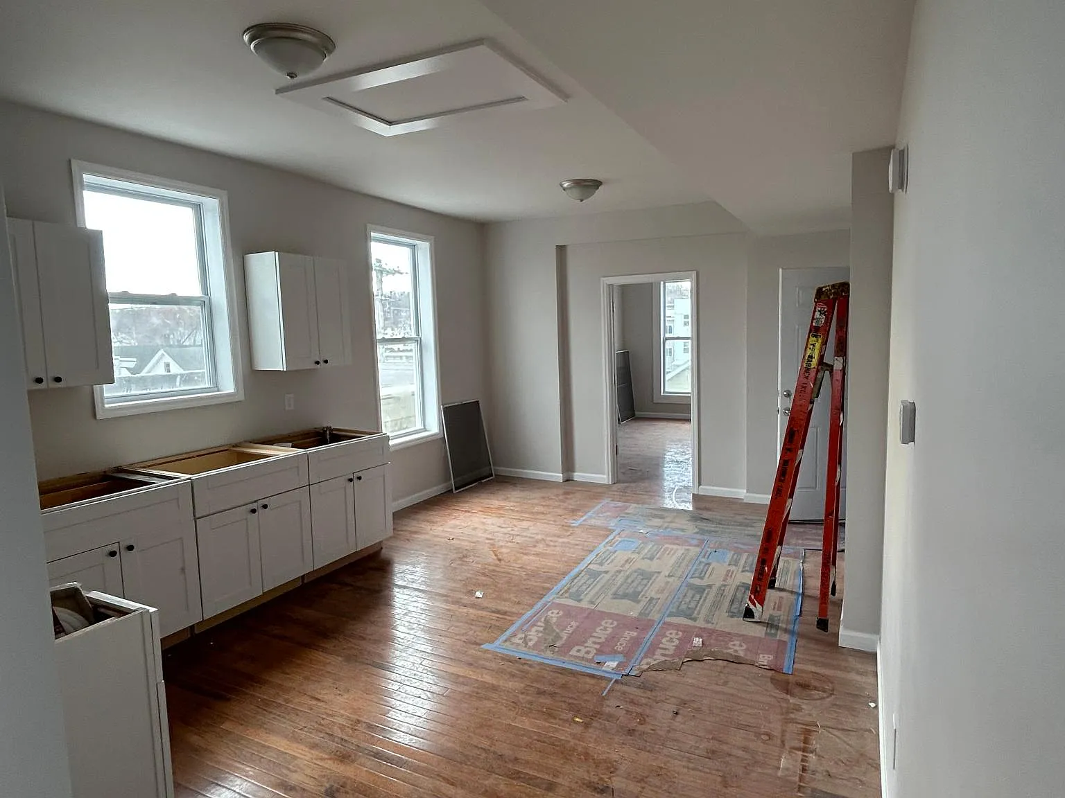 3 bed, $1,400 — Photo 2
