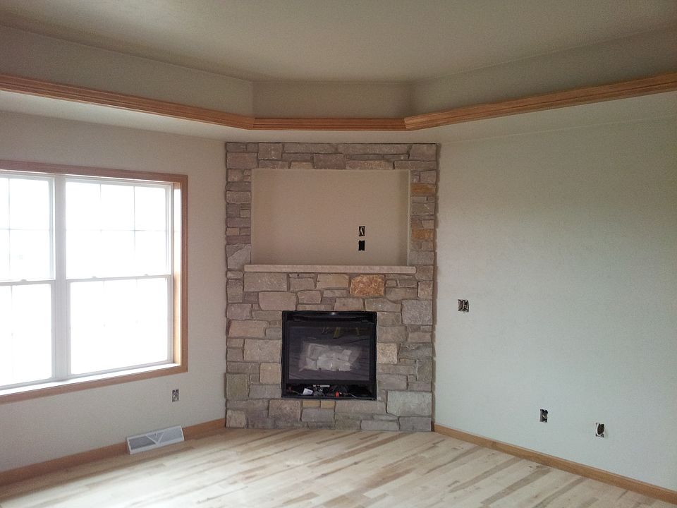2nd image of 1406 Primrose Ln