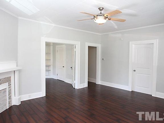 3rd image of 605 W Carver St