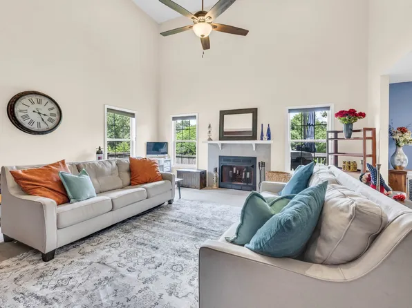 3299 Twelve Oaks Blvd, Clarksville, TN 37042