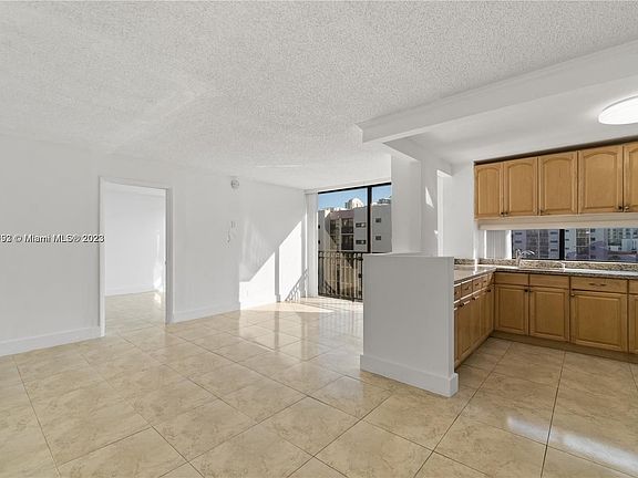 5th image of 17021 N Bay Rd APT 819