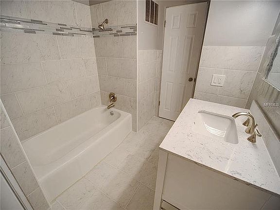 Second Bath in the Hall