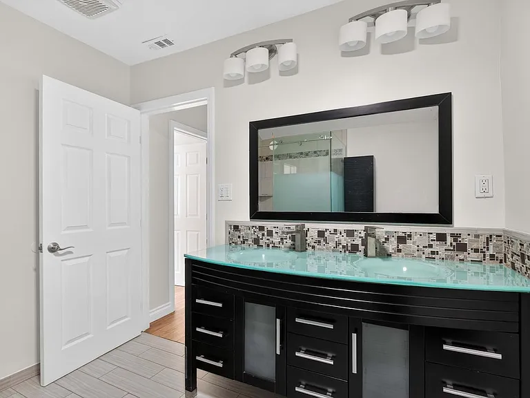 8007 Louise Ave — Photo 25