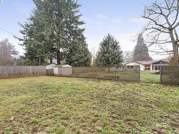 3rd image of 809 Manzanita Way
