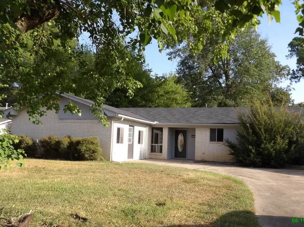 203 Erskine Dr, Longview, TX 75601