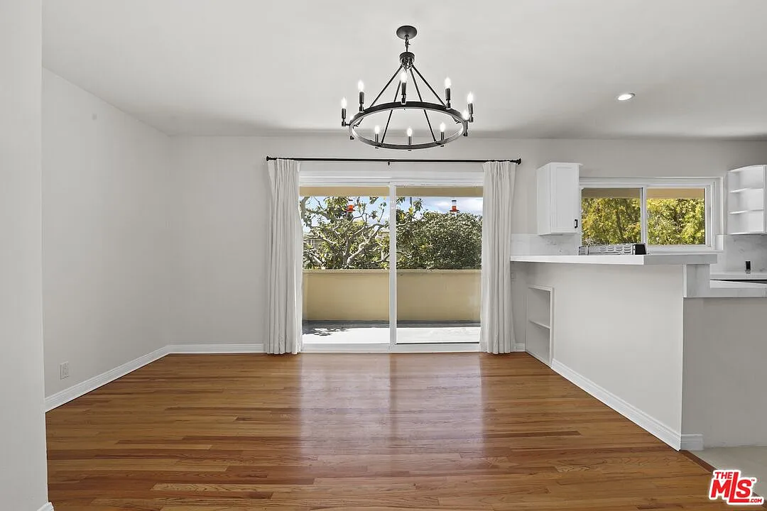 Building Photo - 3200 S Sepulveda Blvd #J22