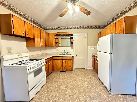 2nd image of 318 Quarry St #4