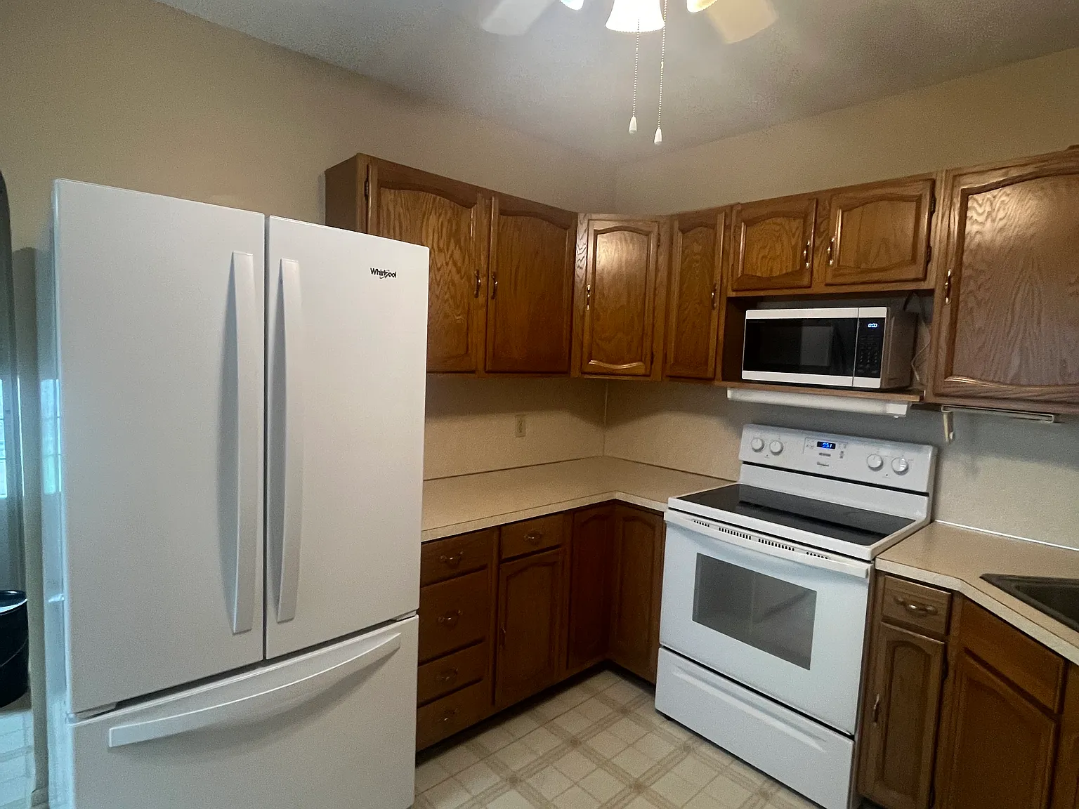 4 bed, 2824 sqft, $1,950 — Photo 2