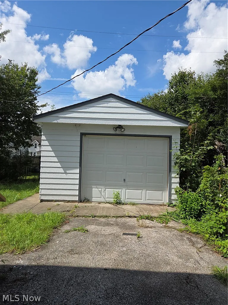 3 bed, 1.5 bath, $1,500 — Photo 2