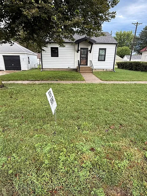 2 bed, 900 sqft, $950 — Photo 1