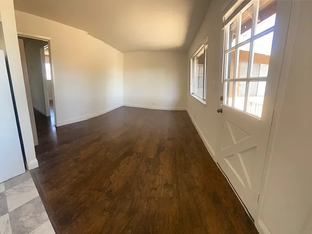 1601 Ontario Dr — Photo 2