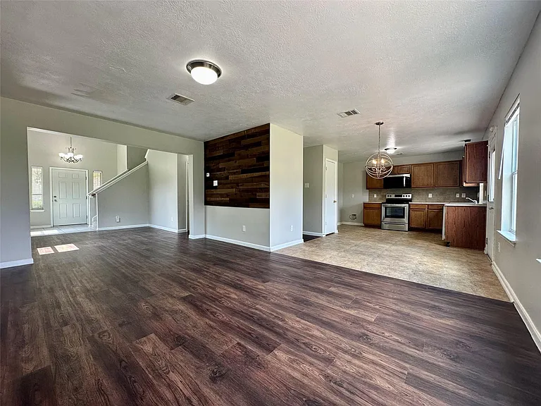 8607 Heather Bluff Ct — Photo 3