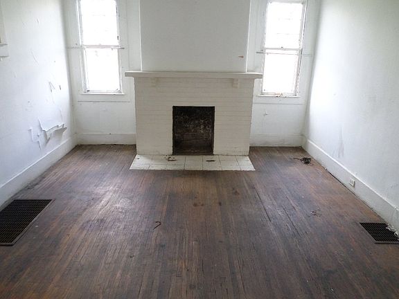 3rd image of 631 Camp St