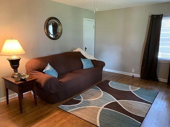 3rd image of 937 Parkway
