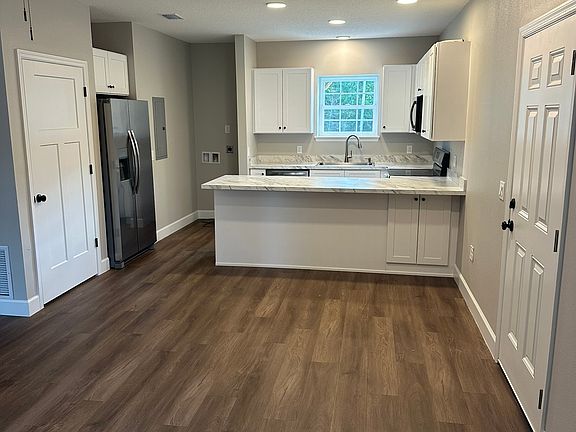 3rd image of 428 Lee Ave #428