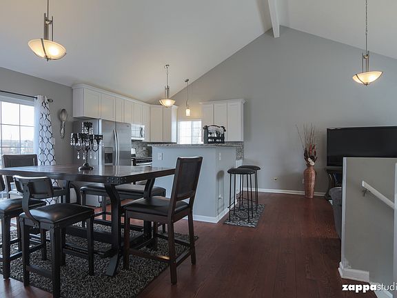 5th image of 1002 Edgerton Dr