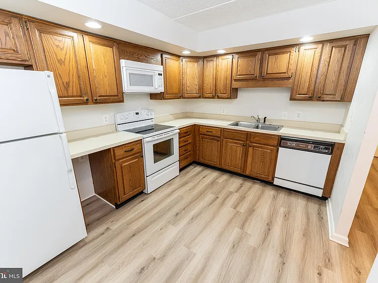 227 Canal Park Dr #206 — Photo 23