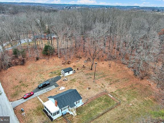 3rd image of 1320 Hicks Rd