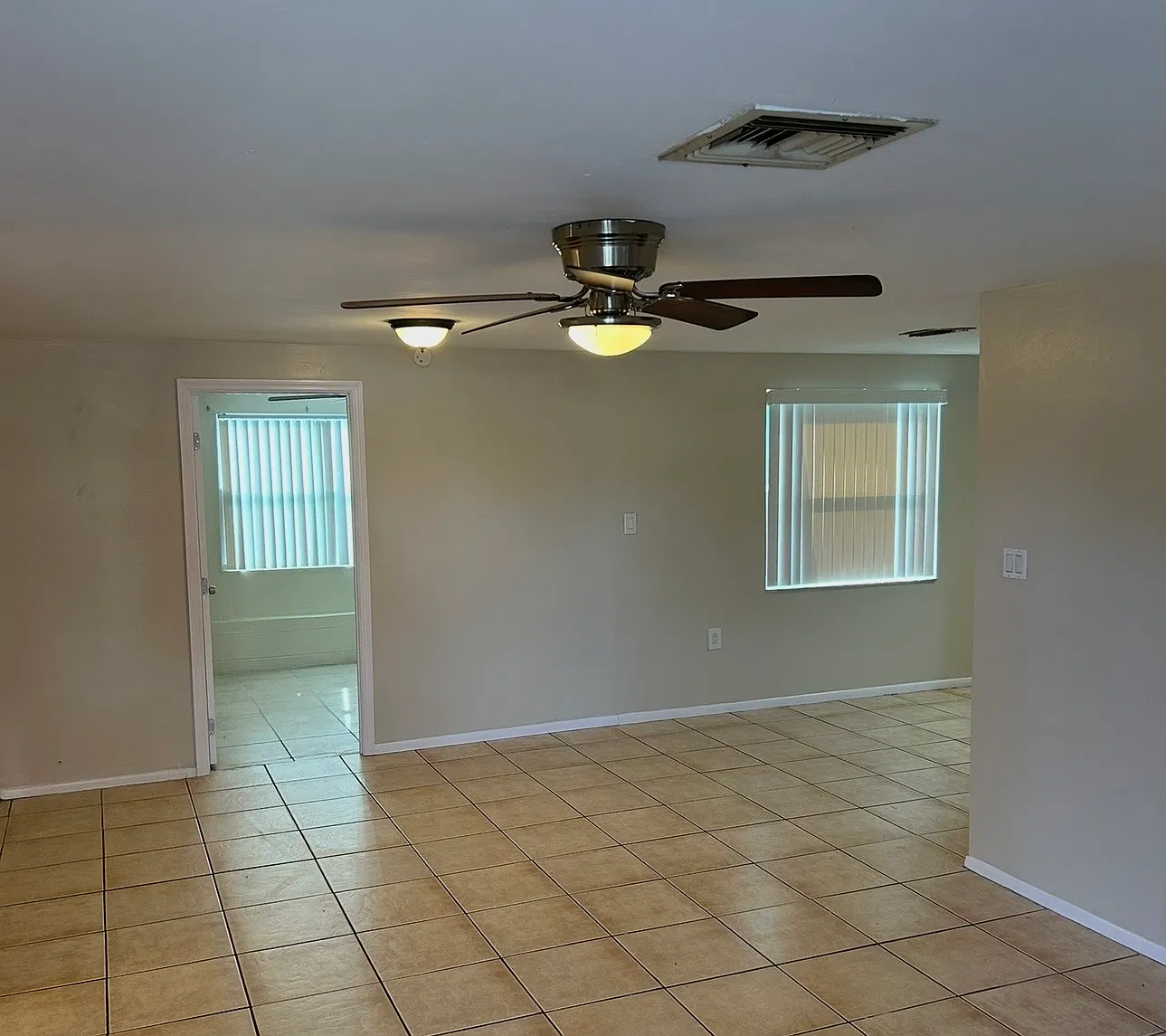 3 bed, 1250 sqft, $1,895 — Photo 4