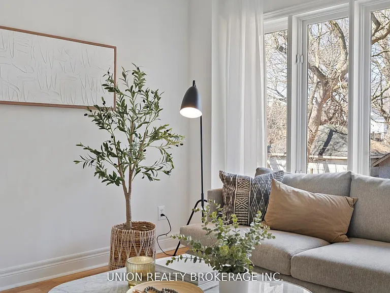 59D Woodbine Ave — Photo 16