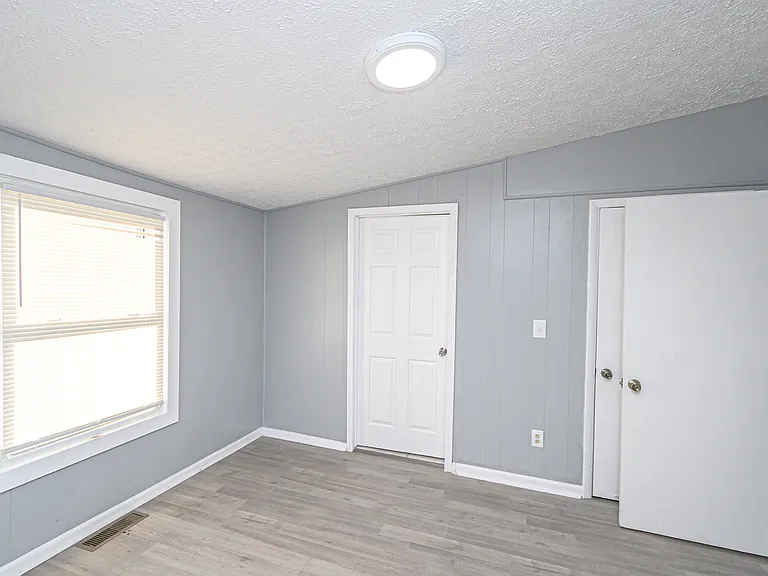 1314 Werner Ave — Photo 9