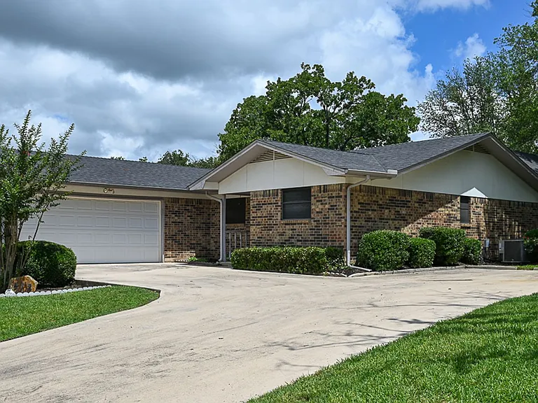 412 Half Moon Way — Photo 2